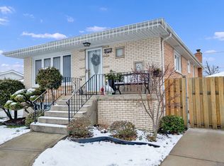 8122 Laramie Ave, Burbank, IL