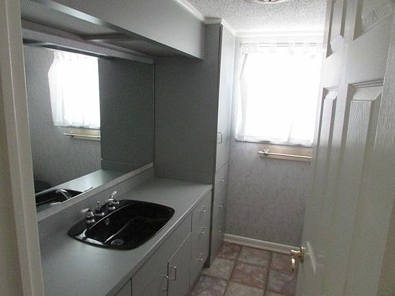 5th image of 9 Tamar Dr