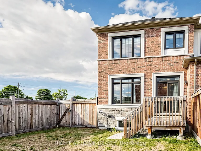 90 Laing Dr — Photo 46