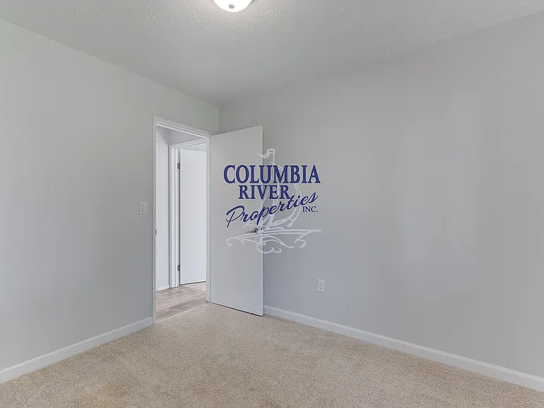 22213 NE 37th Ave — Photo 8
