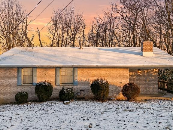 2nd image of 120 Grandview Dr