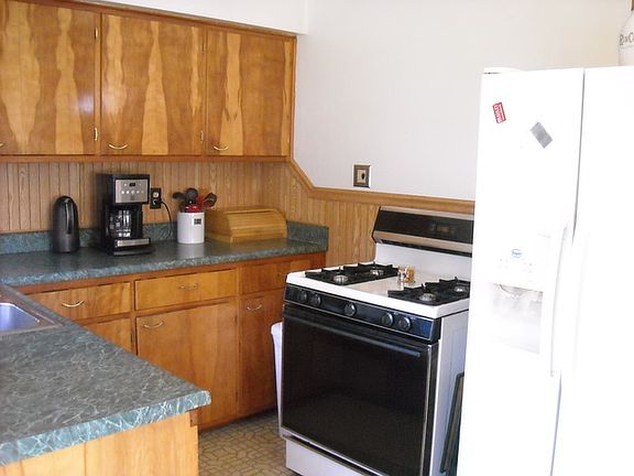 5th image of 395 N Blaine Ave