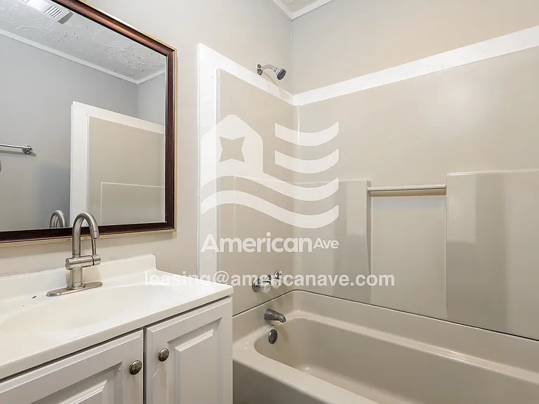 676019_014_wm_-_bathroom_12887760.jpg