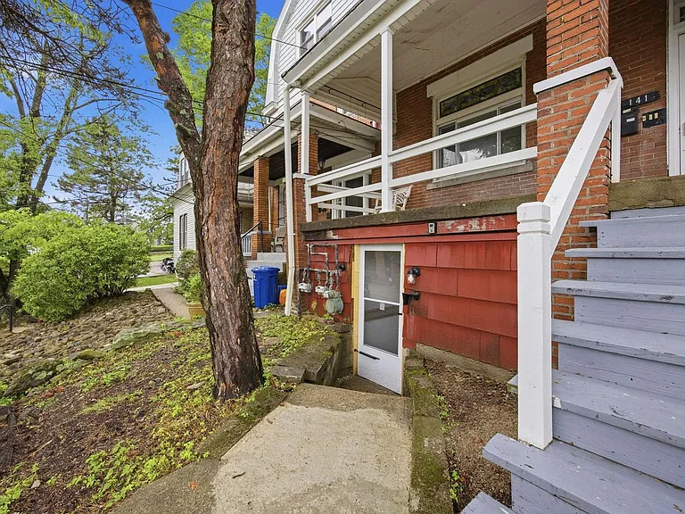 141 Oneida St — Photo 9