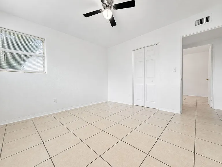 921 Marion St — Photo 16