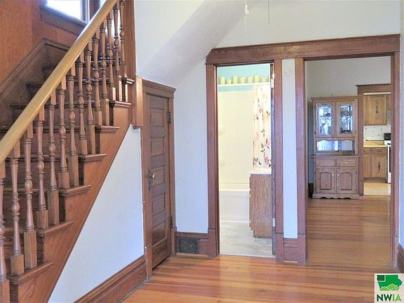 5th image of 3907 6th Ave