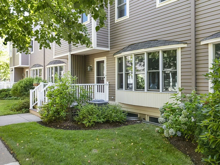 8 Locust Ln #4 — Photo 37