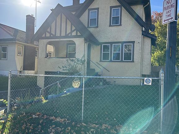 3rd image of 1815 Garden Ln