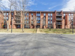 585 Coeur De Royale Dr APT 201, Saint Louis, MO 63141