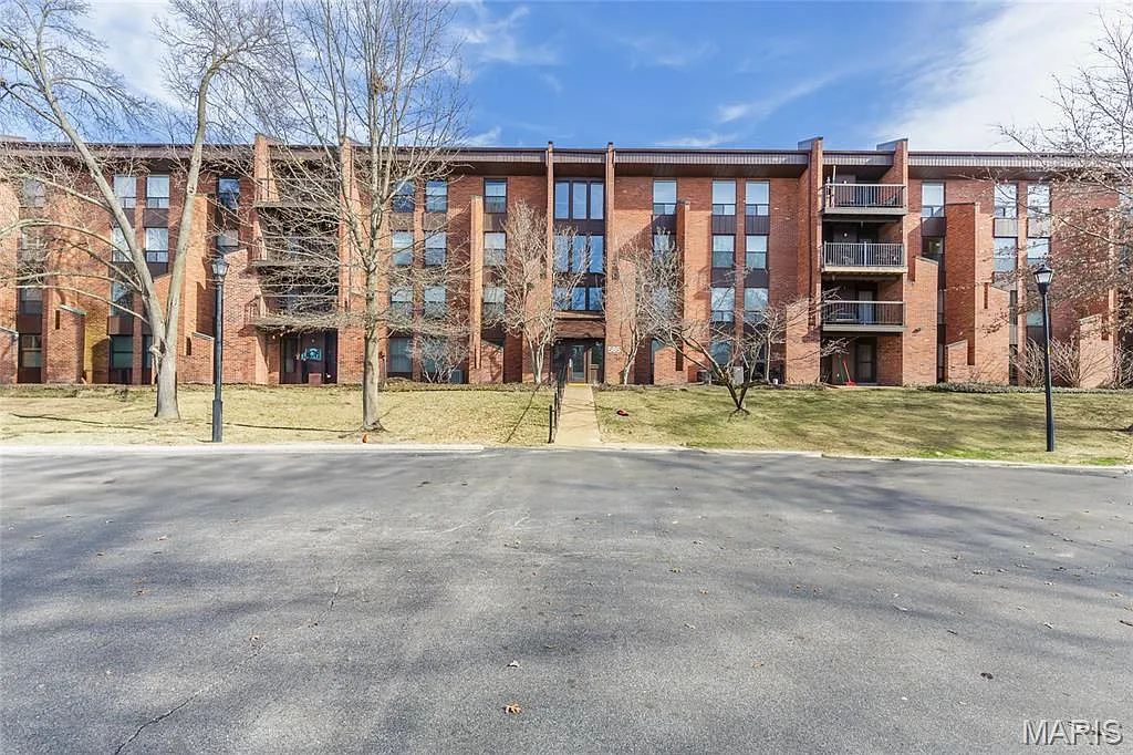 585 Coeur De Royale Dr APT 201 photo 1