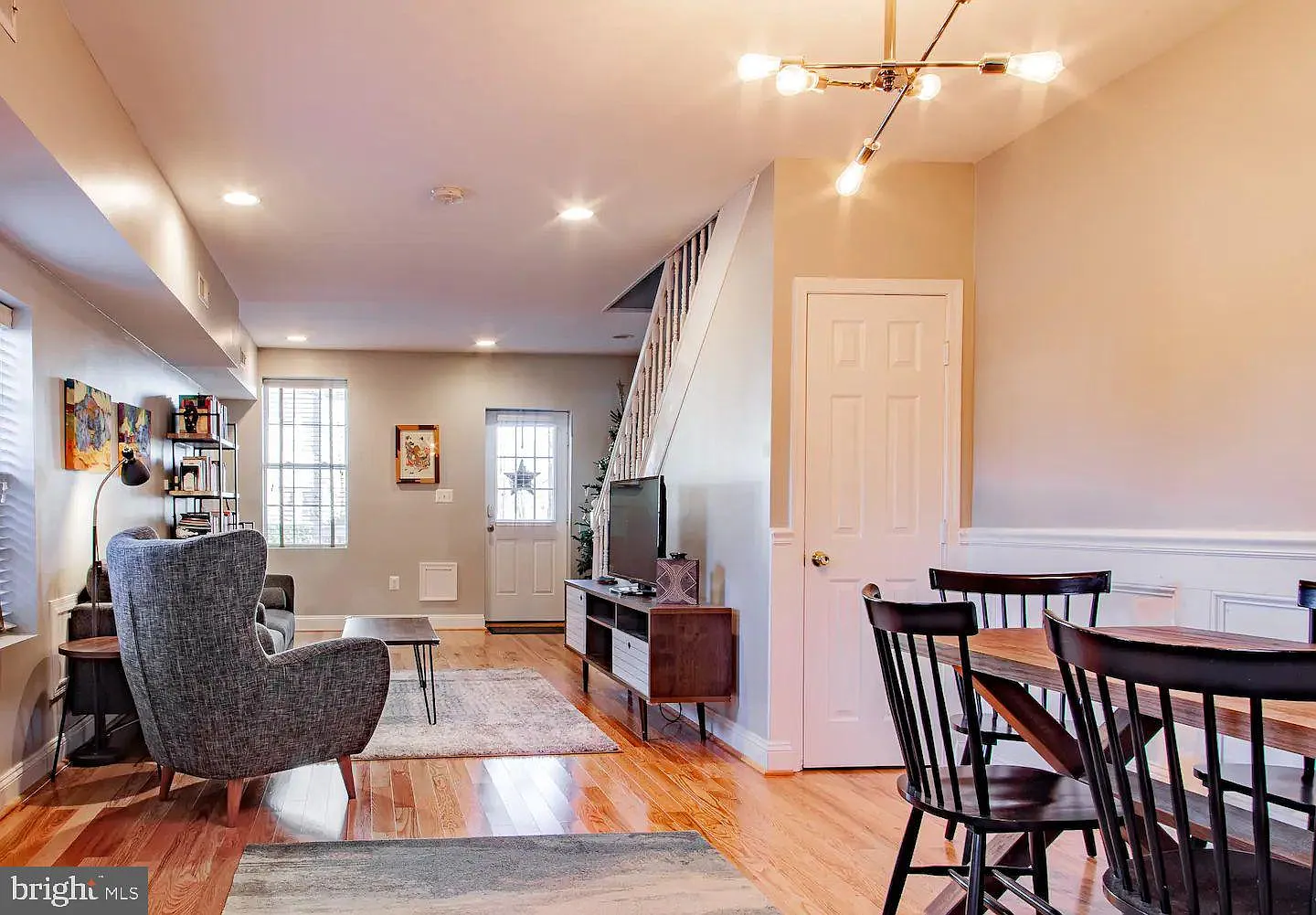 3 bed, 1.5 bath, 1408 sqft, $3,700 — Photo 3