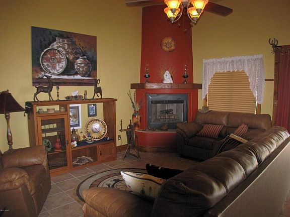 Great room w/ fireplace