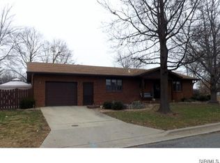 599 Mildred Ave, Wood River, IL 62095