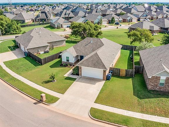 3rd image of 14336 Peach Tree Dr