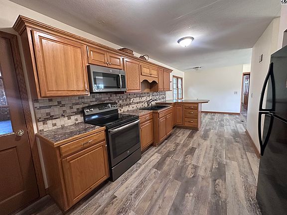 5th image of 605 Green St
