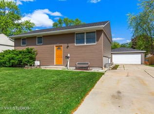 507 S Park Blvd, Streamwood, IL 60107