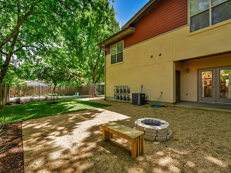 2608 E 6th St #8 — Photo 22