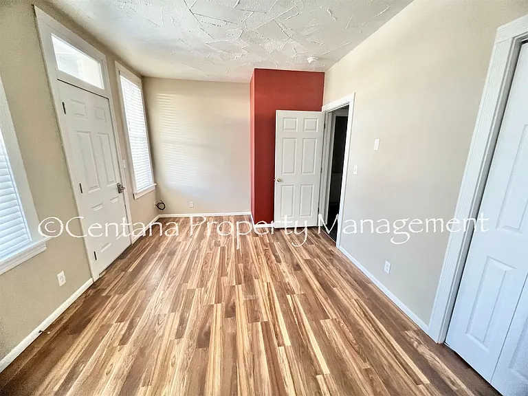 1018 -1020 Maryland — Photo 12