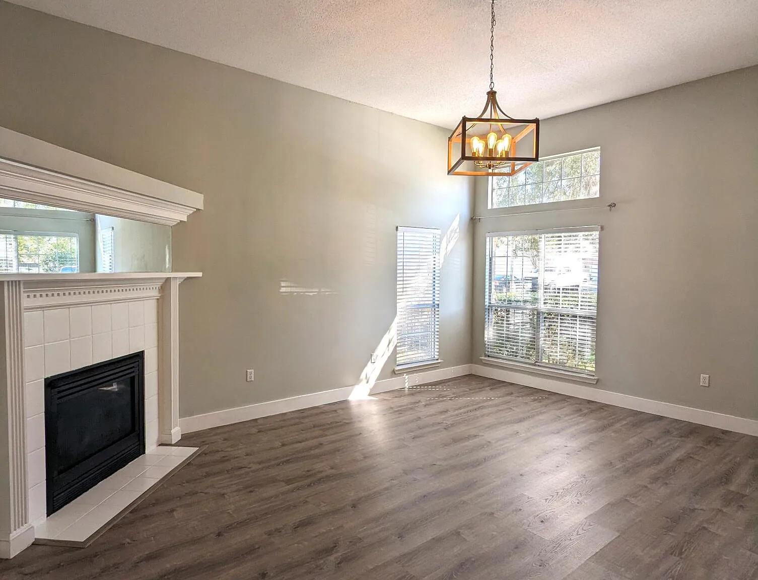 4 bed, 3.0 bath, 1671 sqft, $2,350 — Photo 3