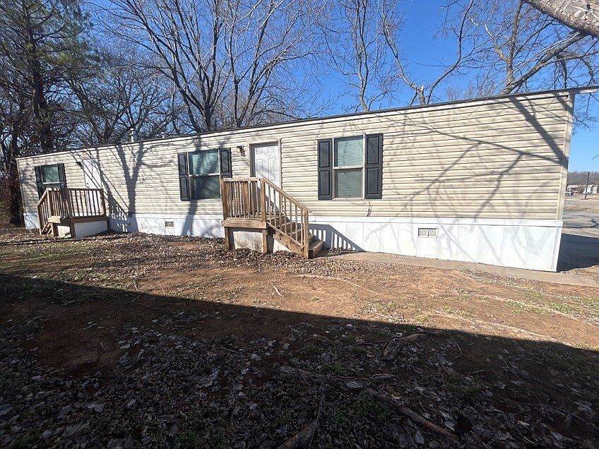 2nd image of 1822 S Lowry St #26