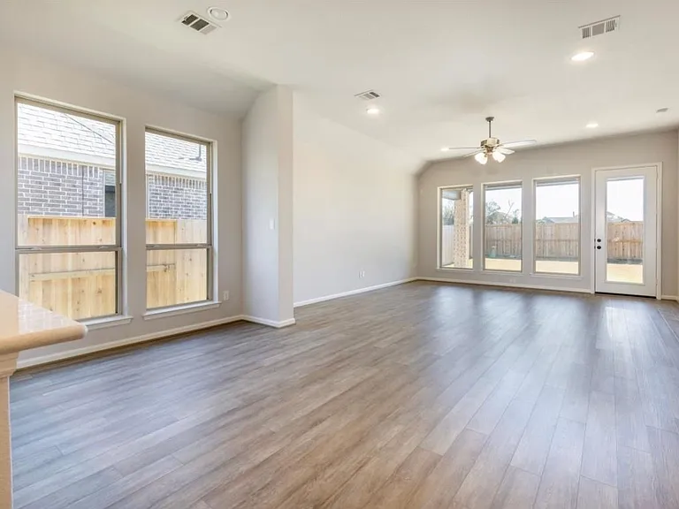 5034 Morrison Dr — Photo 5