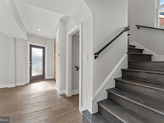 5th image of 33 Nicholson St NW