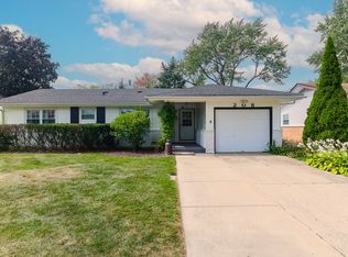 208 Willow Ln, Elk Grove Village, IL 60007