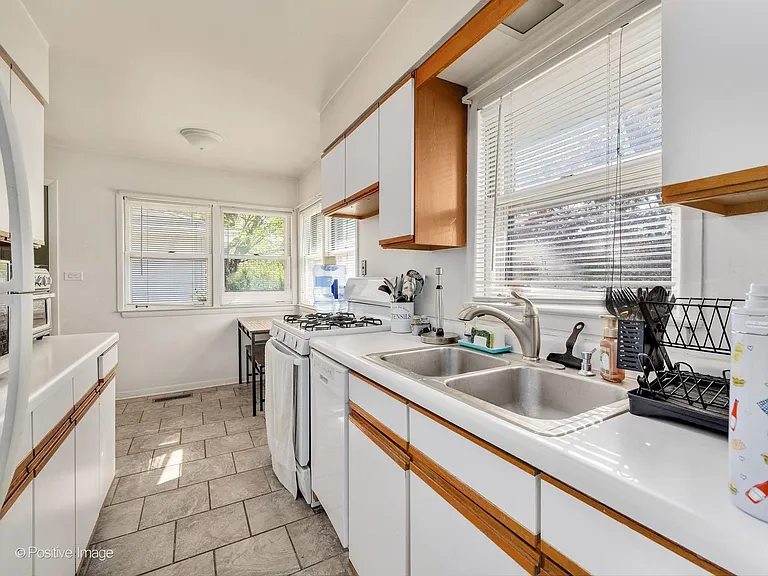 405 Greenfield Ave — Photo 10