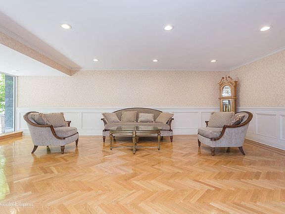 2nd image of 4325 Douglaston Pkwy APT 6K