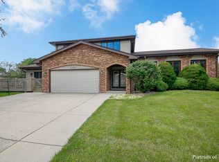 6760 Powell St, Downers Grove, IL 60516