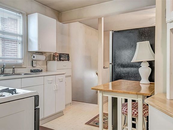 2nd image of 5657 Leona St