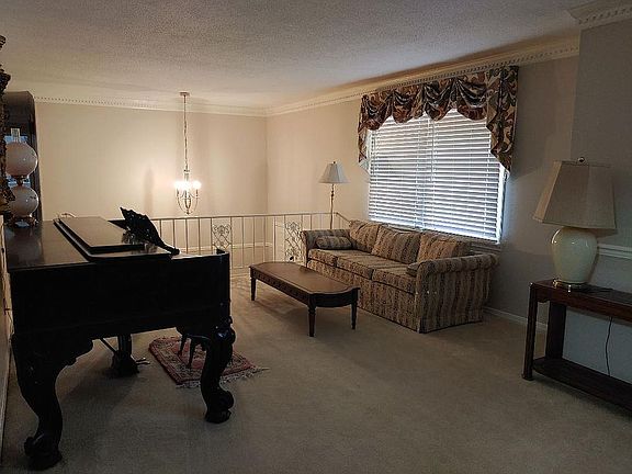 Entrance view from Living Rm