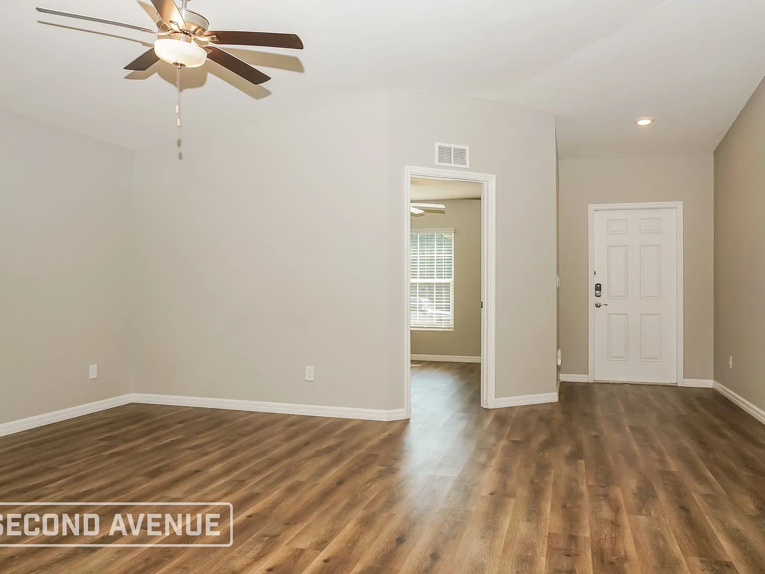 4 bed, 2.0 bath, 1833 sqft, $1,925 — Photo 3