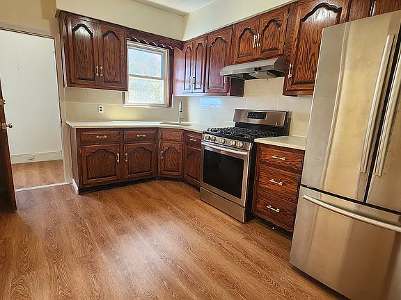4th image of 10339 118th St