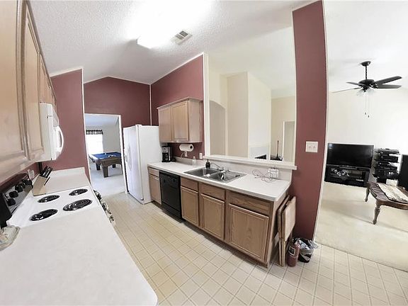 4th image of 332 Montana Dr