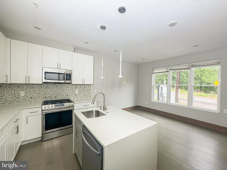 2109 M St NE #4 — Photo 5