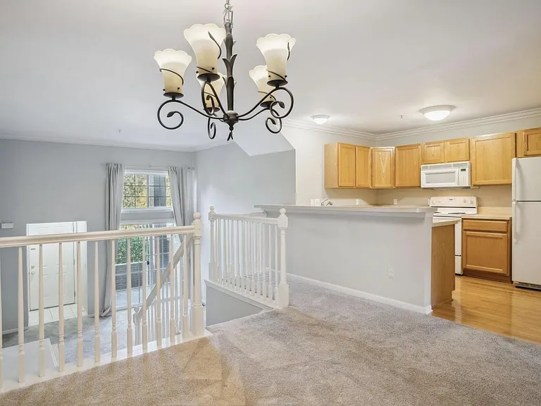 2924 Barclay Way — Photo 5