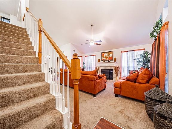 2nd image of 818 Clover Hill Ln