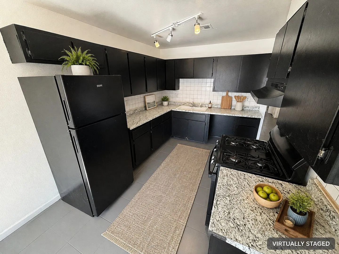 6940 Hopkins Drive Unit B — Photo 2