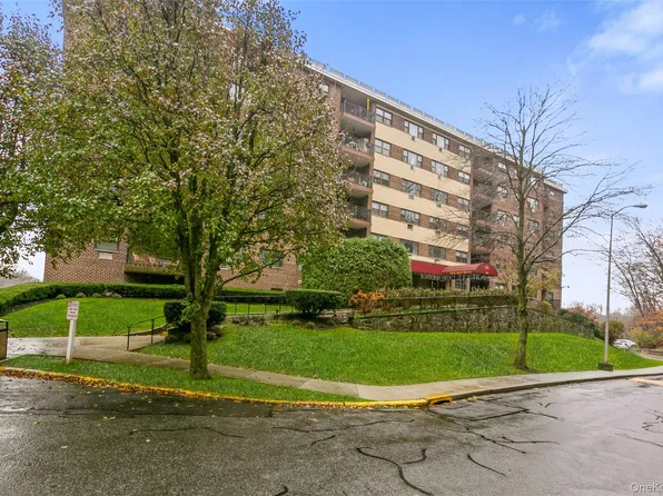 100 Diplomat Drive #8C, Mount Kisco, NY 10549