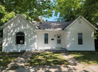 326 Maple St, Carrollton, IL 62016