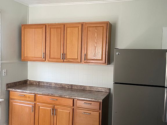 5th image of 8 Leversee Ave #2