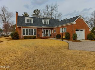 413 E Southerland Street, Wallace, NC 28466