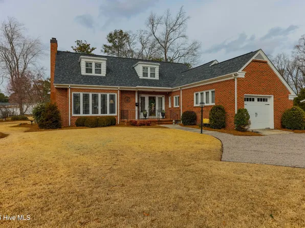 413 E Southerland Street, Wallace, NC 28466