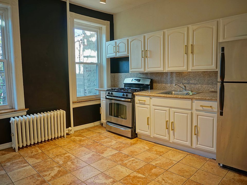 1st image of 138 7th Ave #2R