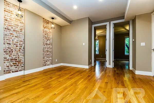 Rented by EXR | media 16