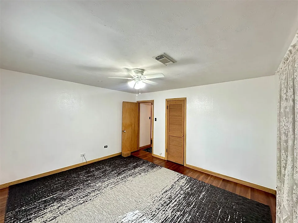 2810 N Houston Dr