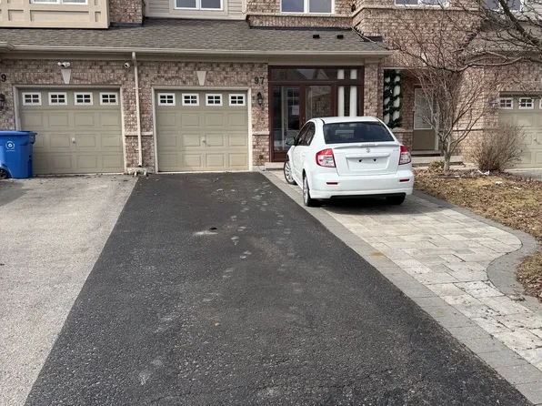 97 Thatcher Cres, East Gwillimbury, ON L9N 0B9