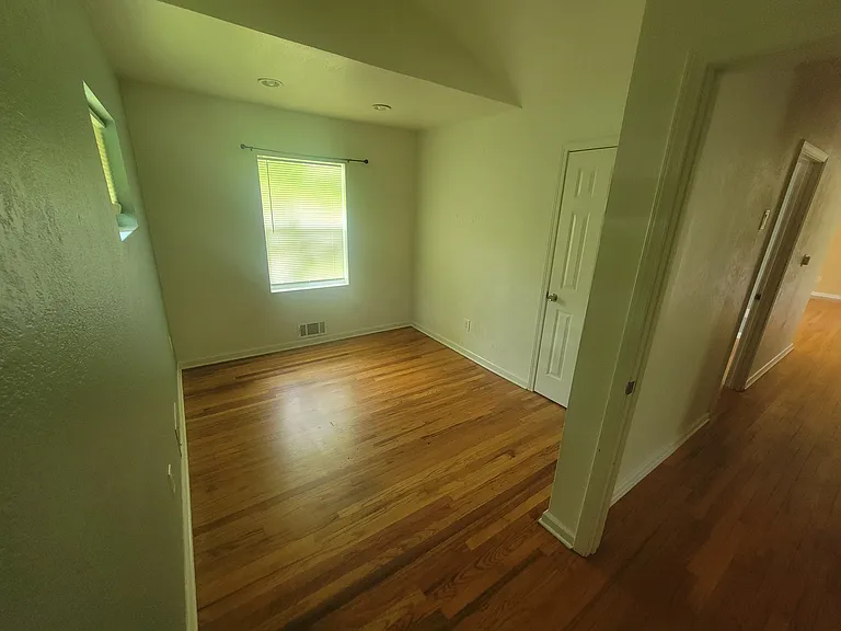 8619 Lane Ave — Photo 11