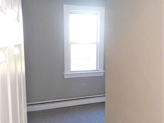 4th image of 433 Van Duzer St Floor 2